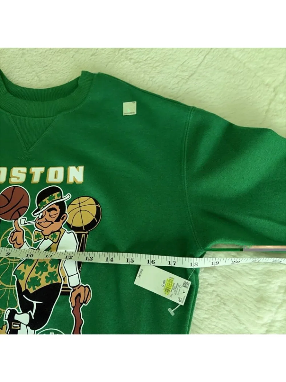 Old Navy NBA Boston Celtics Pullover Sweater NWT 6/7 Small Boys